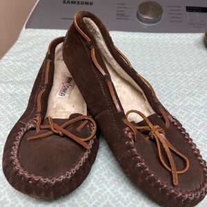 Minnetonka Brown Suede Moccasin Slippers with Leather Lacing